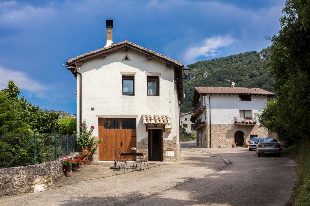 Casa Lizarrosta En Nacedero Del Urederra Villa Baquedano Exterior photo